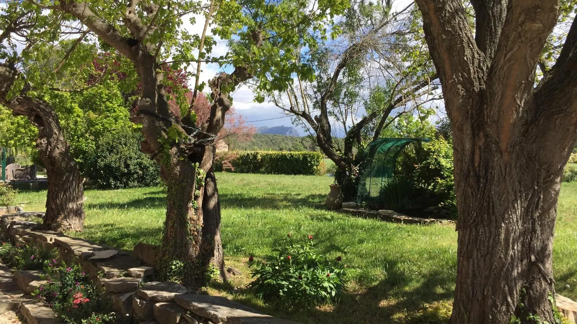 Provencal Paradise: Sainte Victoire Views Near Aix-en-Provence Venelles 0*,
