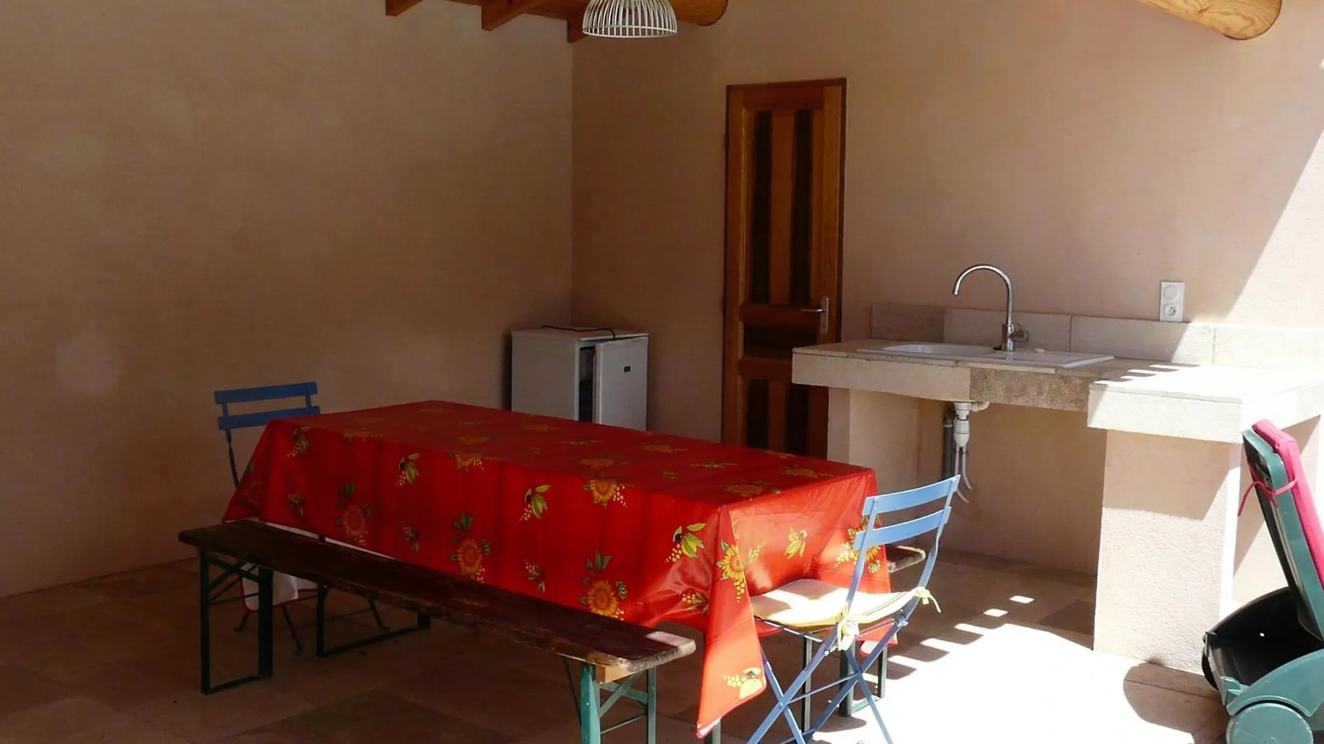 Provencal Paradise: Sainte Victoire Views Near Aix-en-Provence Venelles 0*,