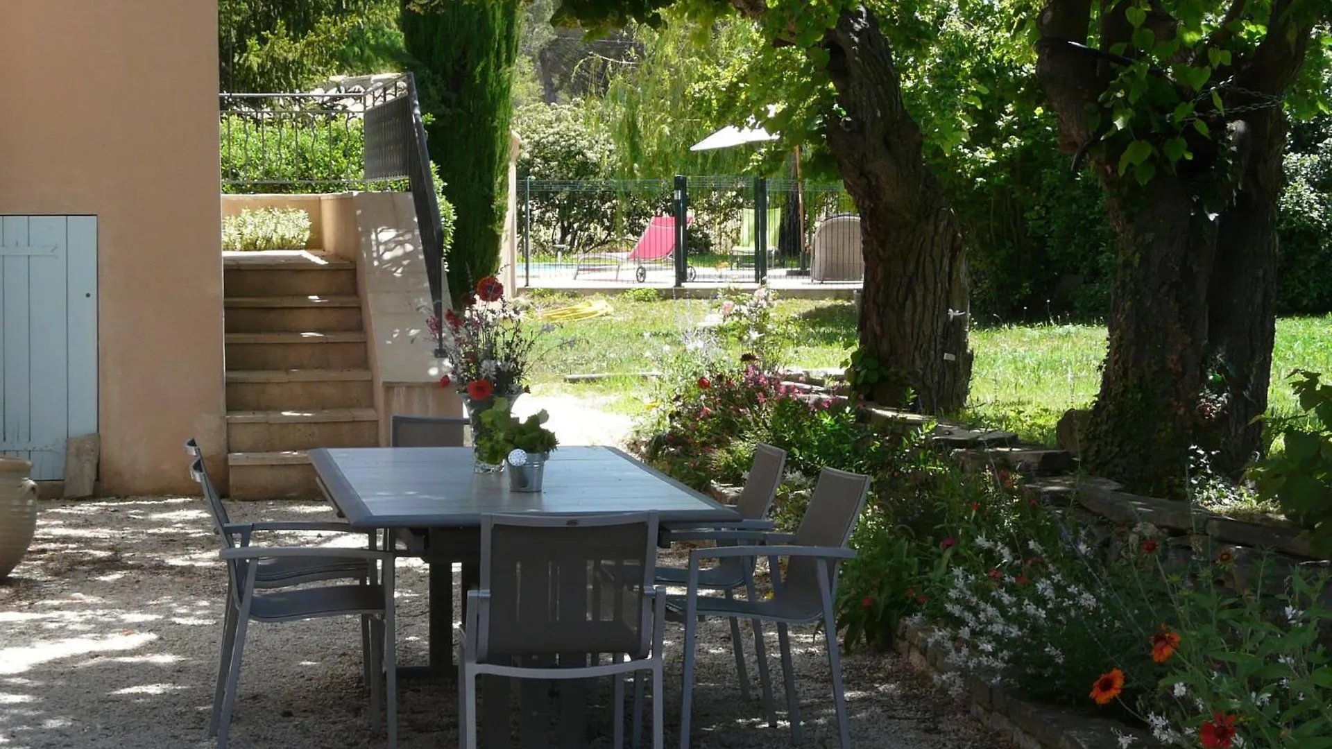 Villa Provencal Paradise: Sainte Victoire Views Near Aix-en-Provence Venelles