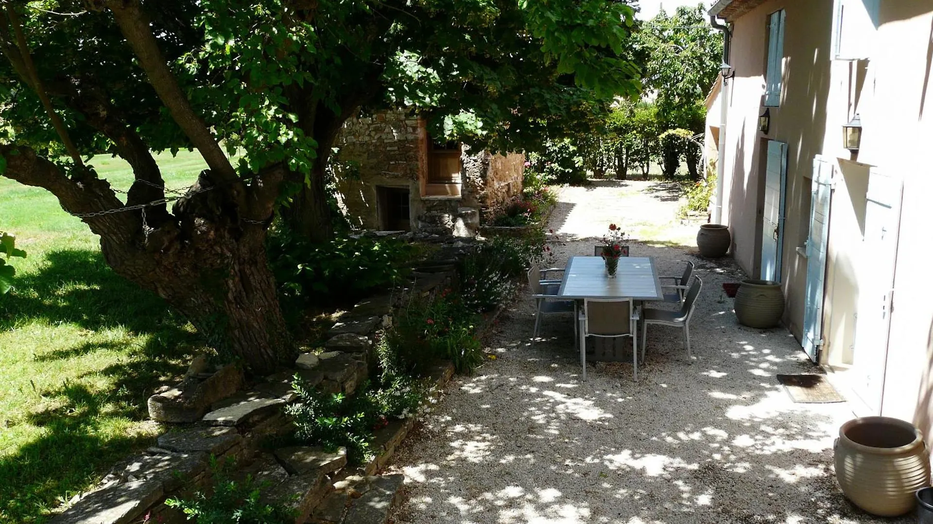 Villa Provencal Paradise: Sainte Victoire Views Near Aix-en-Provence Venelles