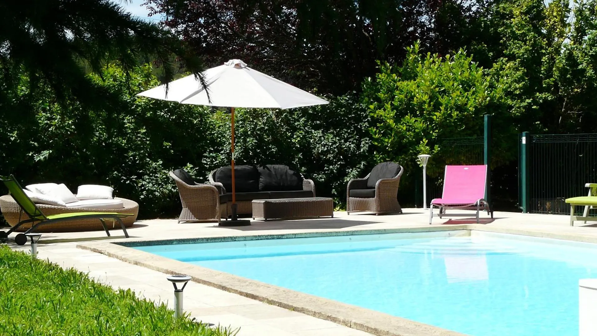 Provencal Paradise: Sainte Victoire Views Near Aix-en-Provence Venelles 0*,  France