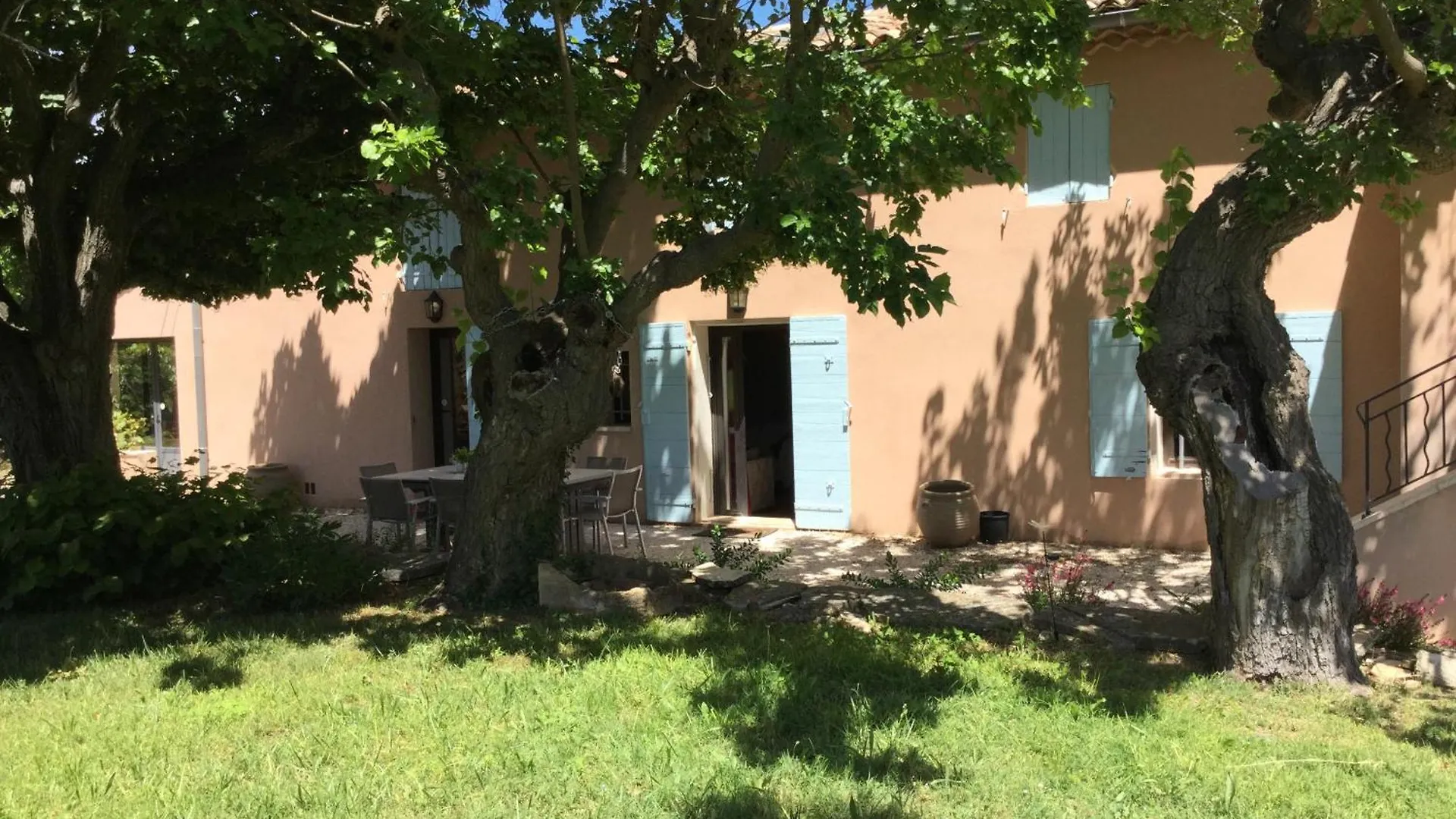 Villa Provencal Paradise: Sainte Victoire Views Near Aix-en-Provence Venelles